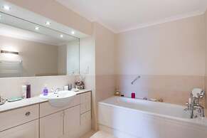 Bright Traditional 1bed Battersea Riverside Apt