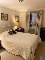 Bright Traditional 1bed Battersea Riverside Apt