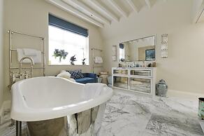 Stunning Fulham Apartment