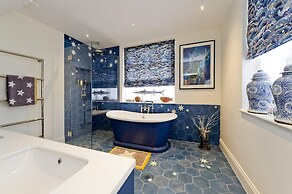 Stunning Fulham Apartment