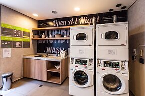 Pinheiros Best Studio Pool Parking  Wifi