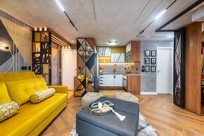 Stunning Views | Luxurious Apartment with Marginal Pinheiros View at R