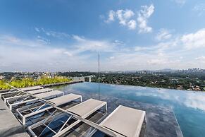 Stunning Views | Luxurious Apartment with Marginal Pinheiros View at R