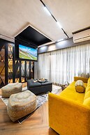 Stunning Views | Luxurious Apartment with Marginal Pinheiros View at R