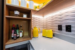 Stunning Views | Luxurious Apartment with Marginal Pinheiros View at R