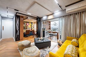 Stunning Views | Luxurious Apartment with Marginal Pinheiros View at R