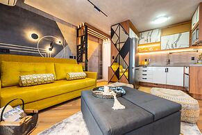 Stunning Views | Luxurious Apartment with Marginal Pinheiros View at R