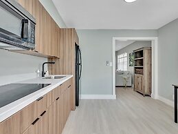 The Shell on Walnut 1br/1bath Hollywood Beach Free Parking