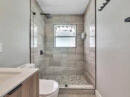 The Shell on Walnut 1br/1bath Hollywood Beach Free Parking