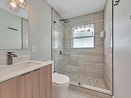 The Shell on Walnut 1br/1bath Hollywood Beach Free Parking