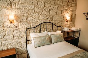 Nill's Stone House Otel