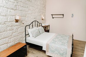 Nill's Stone House Otel