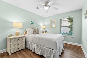 The Hideaway - 97 Barracuda St