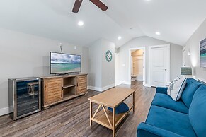 Sunny & Chair - 59 Sundance Ct