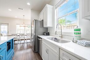 Sunny & Chair - 59 Sundance Ct