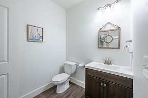 Sunny & Chair - 59 Sundance Ct