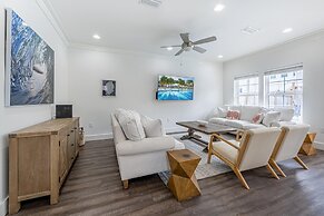 Sunny & Chair - 59 Sundance Ct