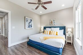 Sunny & Chair - 59 Sundance Ct