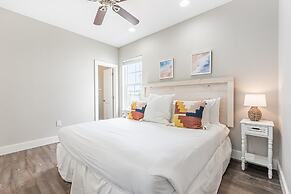 Sunny & Chair - 59 Sundance Ct