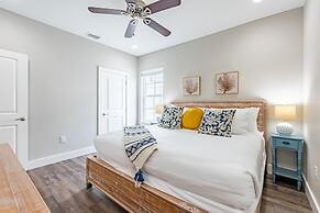 Sunny & Chair - 59 Sundance Ct