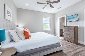 Sunny & Chair - 59 Sundance Ct