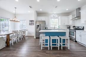 Sunny & Chair - 59 Sundance Ct