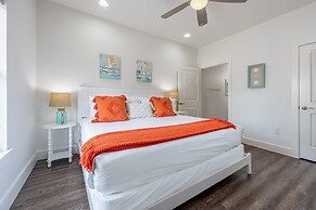 Sunny & Chair - 59 Sundance Ct