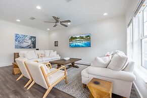 Sunny & Chair - 59 Sundance Ct