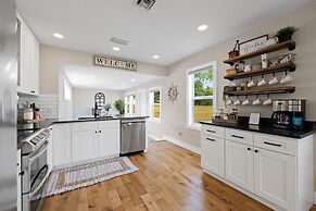 Stylish Luxury Home Near Beach & DT