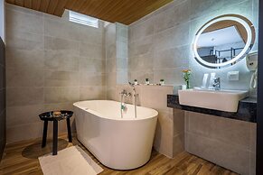 Santa Grand Classic Chinatown