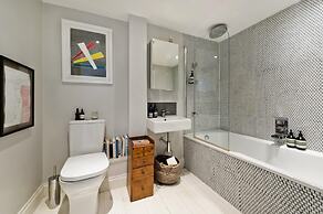 Fantastic 1 bed Property With Private Balcony