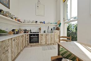 Fantastic 1 bed Property With Private Balcony