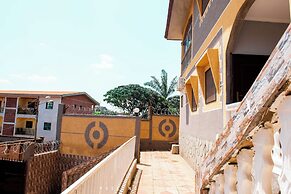 Odza, Modern Apartment, 3 Bedrooms, Private Parking