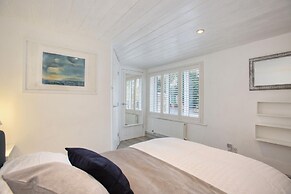 Fantastic 1BD Hideaway, 2 Minutes to the Sea