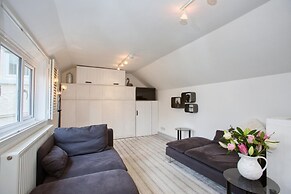 Fantastic 1BD Hideaway, 2 Minutes to the Sea