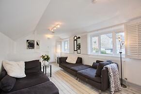 Fantastic 1BD Hideaway, 2 Minutes to the Sea