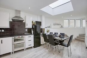 Fantastic 1BD Hideaway, 2 Minutes to the Sea