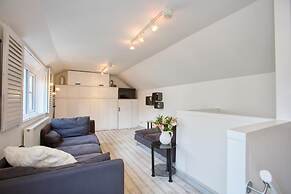 Fantastic 1BD Hideaway, 2 Minutes to the Sea