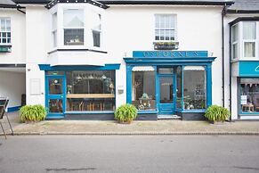 Fantastic 1BD Hideaway, 2 Minutes to the Sea