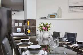 Fantastic 1BD Hideaway, 2 Minutes to the Sea