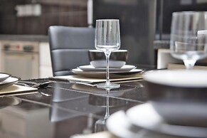 Fantastic 1BD Hideaway, 2 Minutes to the Sea