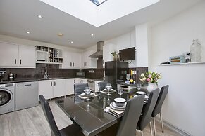 Fantastic 1BD Hideaway, 2 Minutes to the Sea