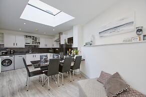 Fantastic 1BD Hideaway, 2 Minutes to the Sea