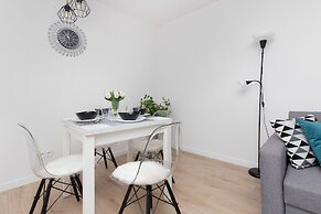 Warszawska Apartment Gdynia by Renters