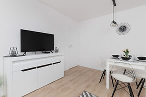 Warszawska Apartment Gdynia by Renters