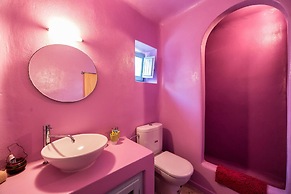 Sleeps8-parking-garden-pool-sunsets-barbeque