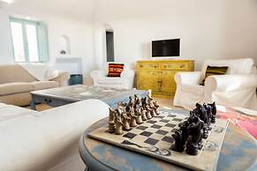 Sleeps8-parking-garden-pool-sunsets-barbeque