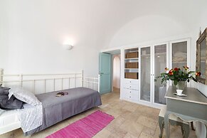 Sleeps8-parking-garden-pool-sunsets-barbeque