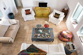 Sleeps8-parking-garden-pool-sunsets-barbeque