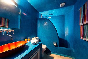 Sleeps8-parking-garden-pool-sunsets-barbeque